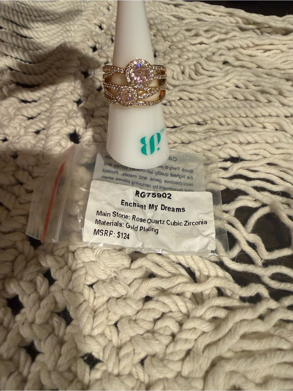 Enchant my dreams Rose Gold Triple Halo Cubic Zirconia Ring - Rose Quartz Look